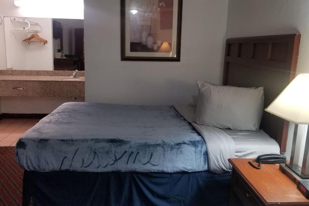 Hotel 2 Queen Beds Hotel Room 237 Booking ستيلووتر المظهر الخارجي الصورة